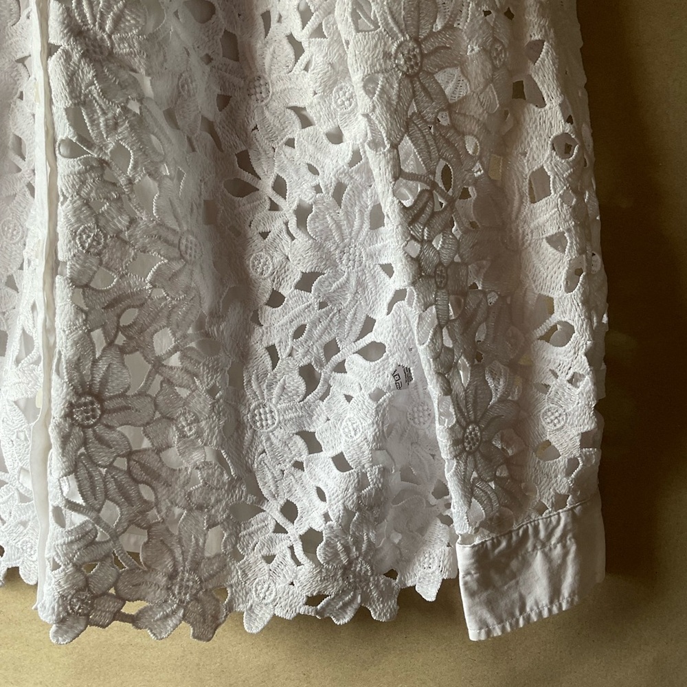 Banana Republic Classic White Blouse. Lace front. Size S. - Picture 2 of 11